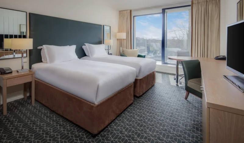 Standard King/Twin Rooms Bar/Restaurant Image