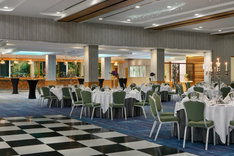 Crowne Plaza Dublin Airport Bar/Restaurant Image