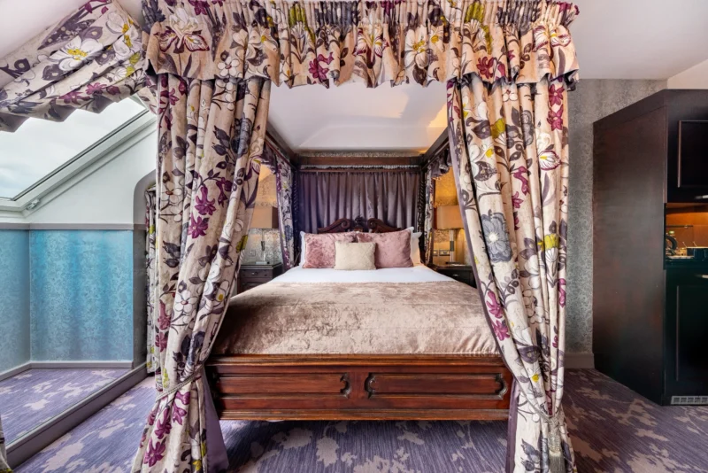 Luxury Suites Room Image