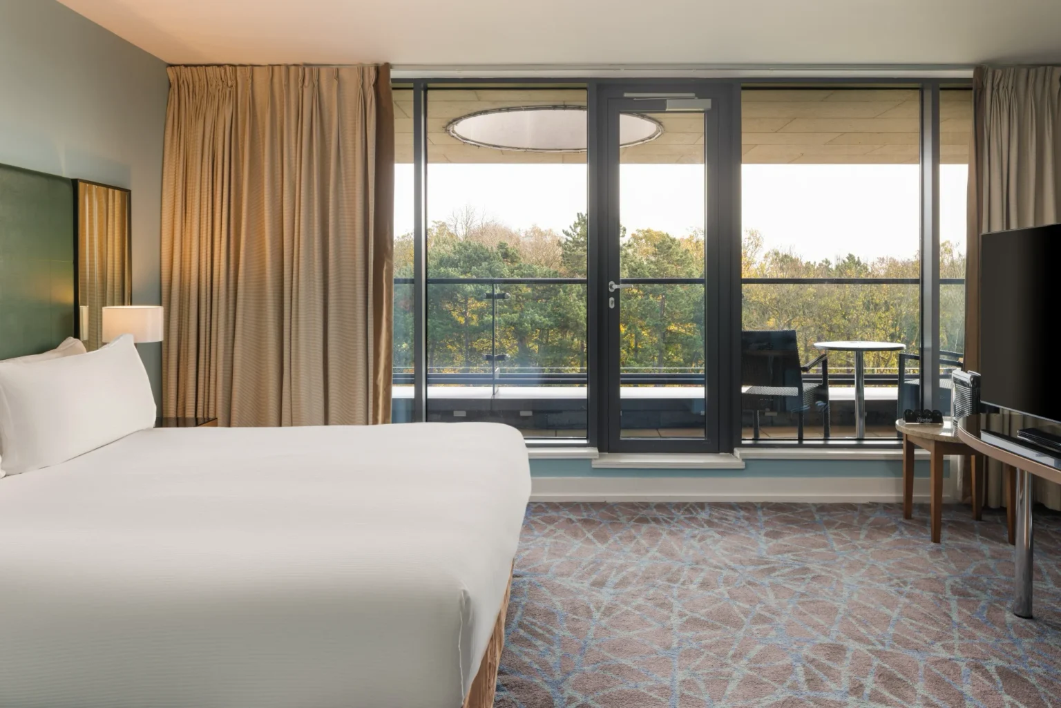 King Deluxe Accommodation Images